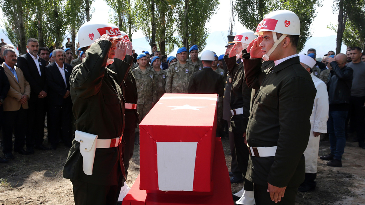 Şehit Piyade Sözleşmeli Er Abakay, memleketi Muş’ta son yolculuğuna uğurlandı