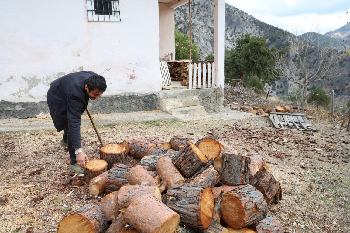 Dağ köylerindeki eli öpülesi öğretmenler